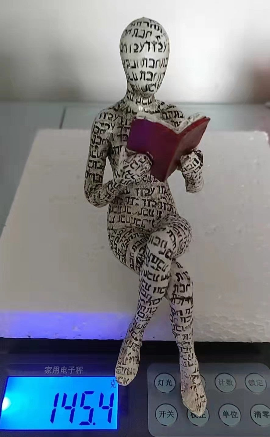 Woman Reading Paper Pulp Molding Ornament Resin Ornament Bookshelf Decoration