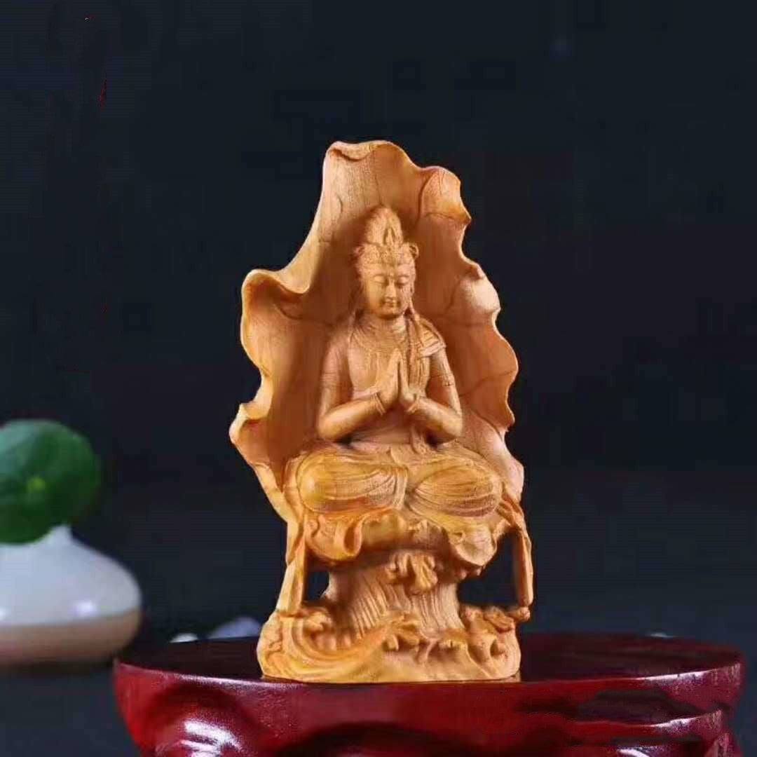 Thuja Avalokitesvara Carving Ornament