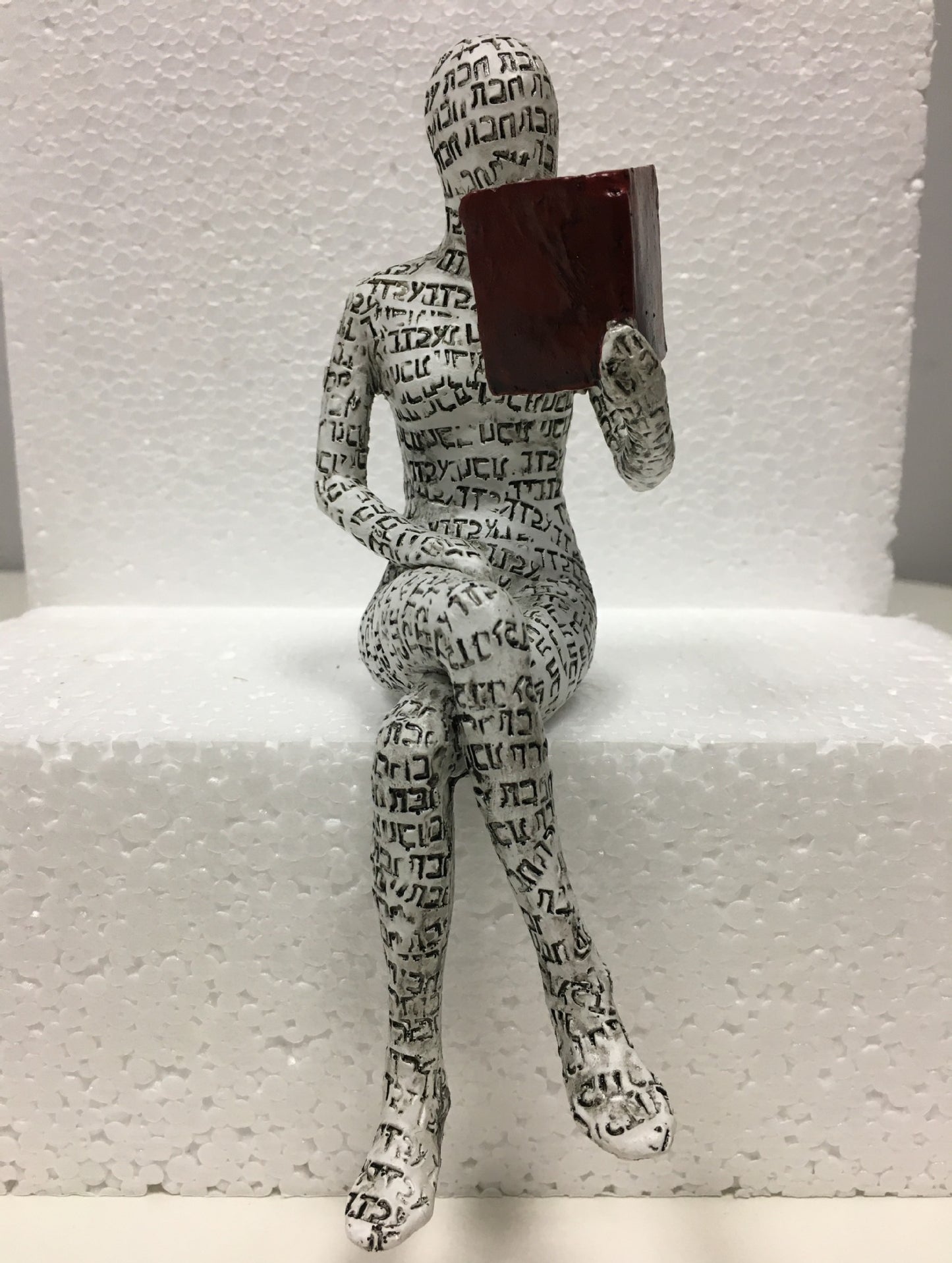 Woman Reading Paper Pulp Molding Ornament Resin Ornament Bookshelf Decoration