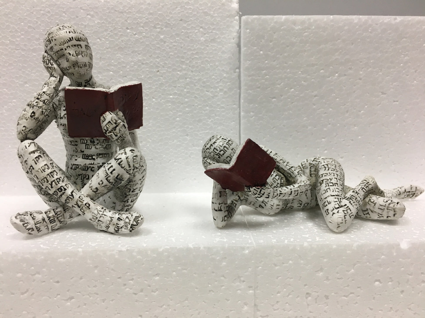 Woman Reading Paper Pulp Molding Ornament Resin Ornament Bookshelf Decoration